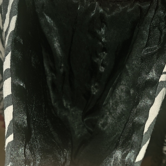 Victoria's Secret Women's Black and White Zebra Crop Hoodie LIKE NEW - Picture 7 of 8